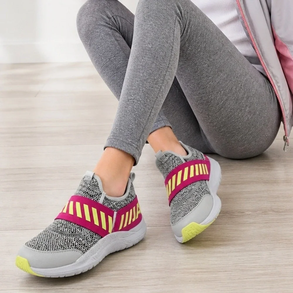 Under Armour Sneakers Girls Kids Youth Size 4.5 pink Gray Outhustle Tennis Shoes